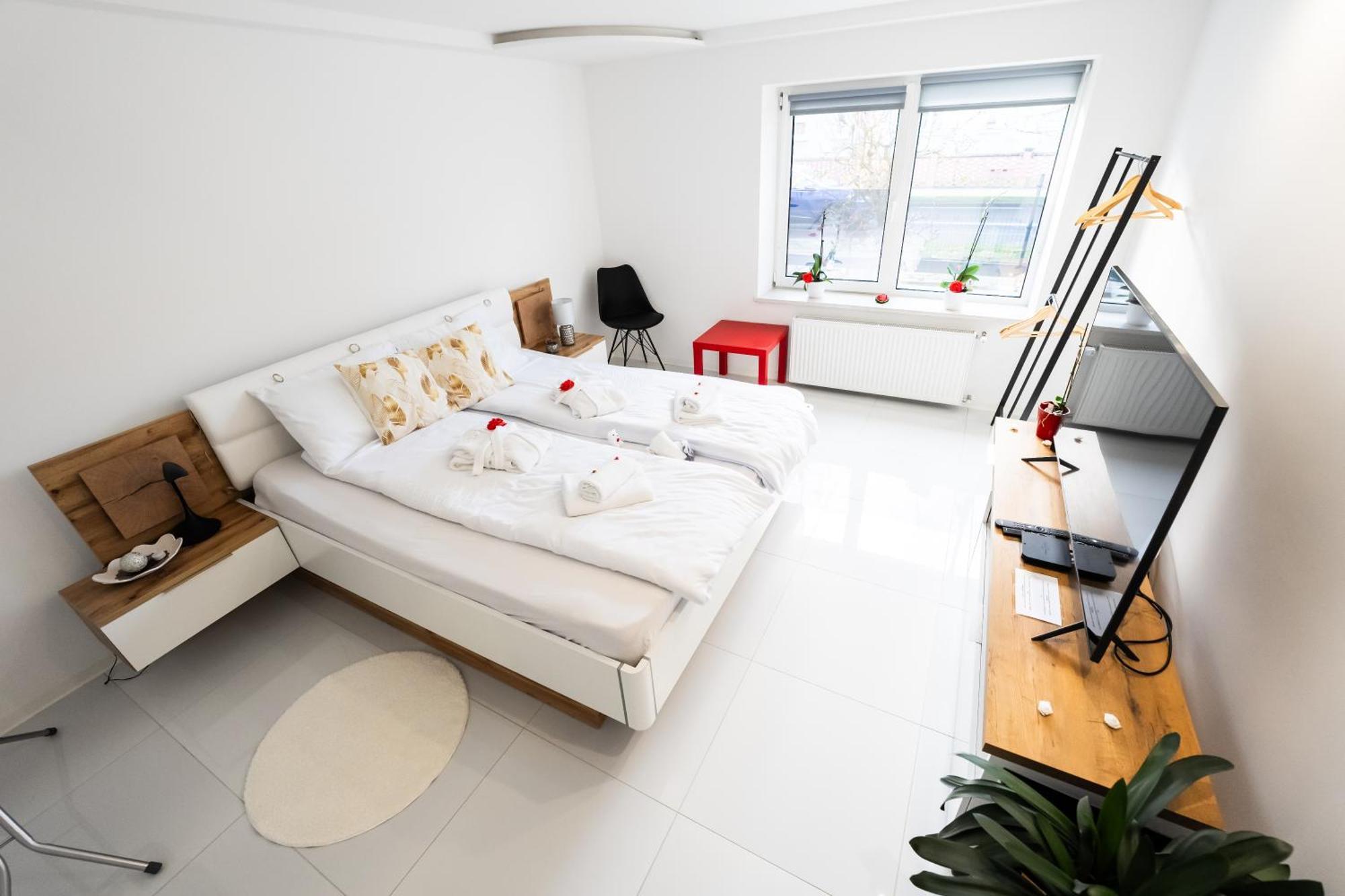 Luxe Apartments 류토메르 외부 사진